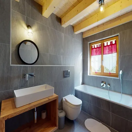 With Balcony ננדה