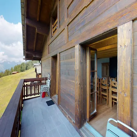 בית נופש With Balcony *